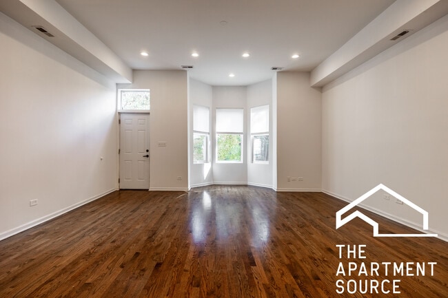 2112 N Campbell Ave in Chicago, IL - Building Photo - Building Photo