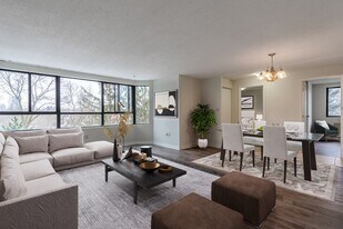 14 Spruce St in Cambridge, ON - Building Photo