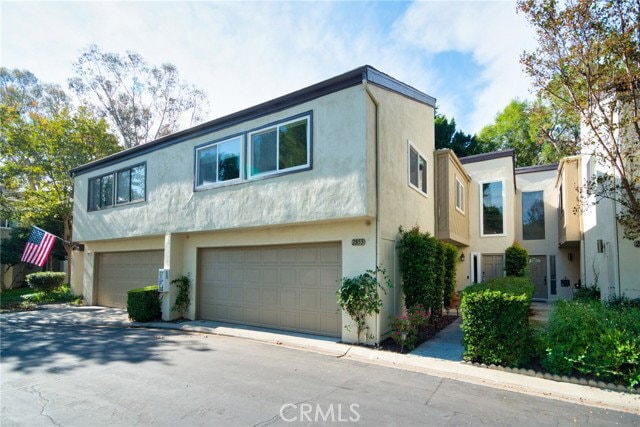 property at 2853 Vista Ln