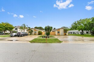 12467 Westhampton Cir in Wellington, FL - Building Photo