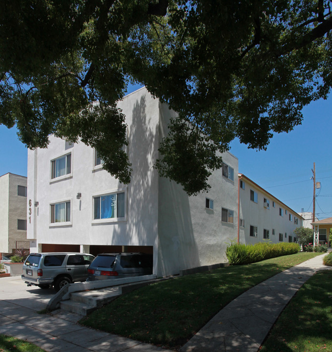 631 E Providencia Ave in Burbank, CA - Building Photo