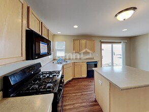 6516 Roth Dr in Joliet, IL - Foto de edificio - Building Photo