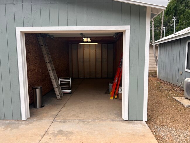 20574 Sunset Ln in Redding, CA - Building Photo - Building Photo