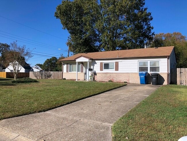 4936 Carnation Ave in Virginia Beach, VA - Building Photo - Building Photo