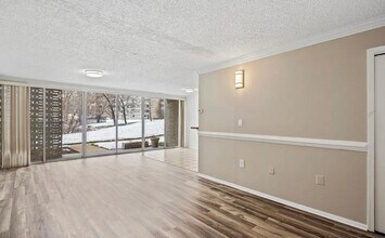 1826 Metzerott Rd, Unit B5 in Hyattsville, MD - Foto de edificio - Building Photo