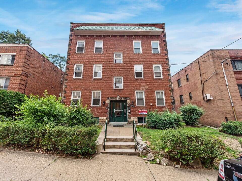 5556 Covode St in Pittsburgh, PA - Building Photo