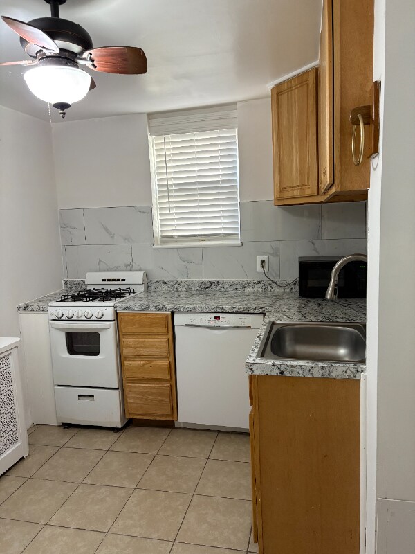 701 Academy Rd in Catonsville, MD - Foto de edificio - Building Photo