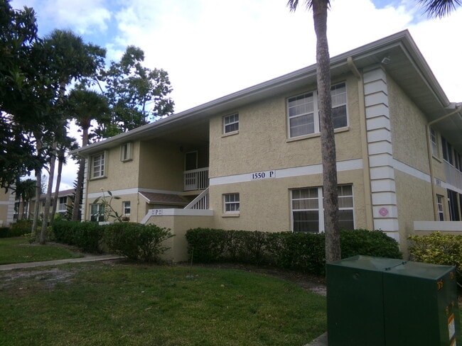 1550 SE Royal Green Cir in Port St. Lucie, FL - Building Photo - Building Photo