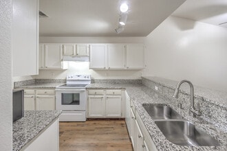 3660 Renovah St, Unit 202 in Las Vegas, NV - Building Photo - Building Photo