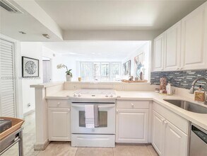 3301 N Country Club Dr in Miami, FL - Building Photo - Building Photo