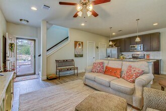540 High Tech Dr in Georgetown, TX - Foto de edificio - Building Photo