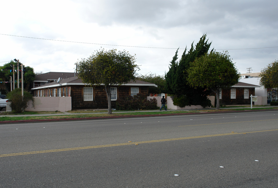 411-415 N H St in Lompoc, CA - Foto de edificio