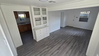 77 S Parkwood Ave in Pasadena, CA - Foto de edificio - Building Photo