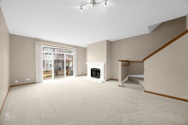 2843 Falling Waters Dr in Lindenhurst, IL - Building Photo - Building Photo