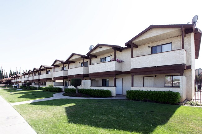 South Chester Apartments in Bakersfield, CA - Foto de edificio - Building Photo