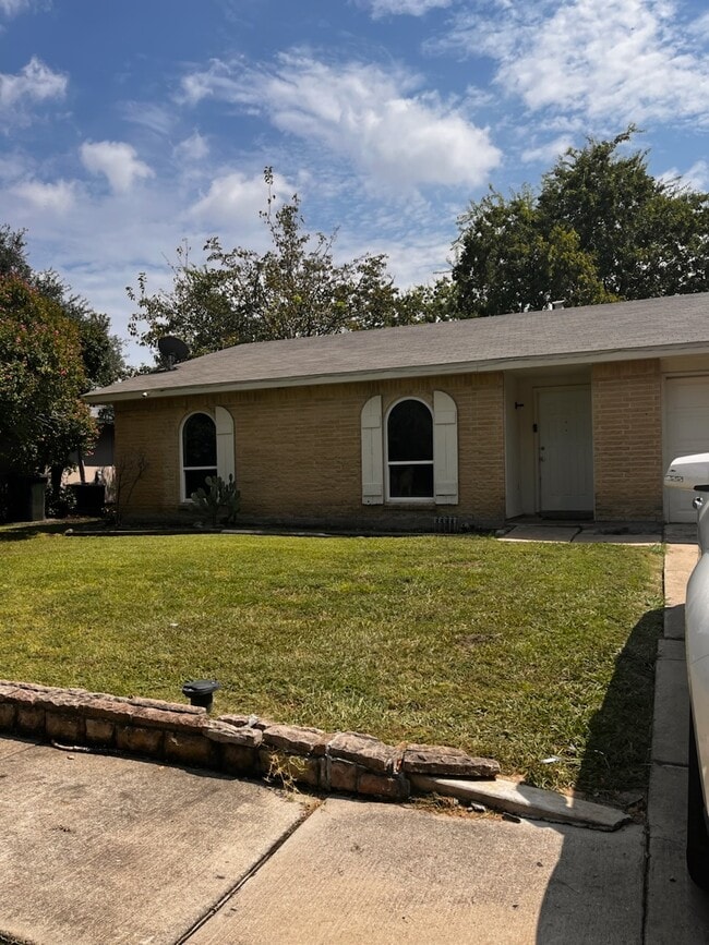 2114 Highbury Rd in Carrollton, TX - Building Photo - Building Photo