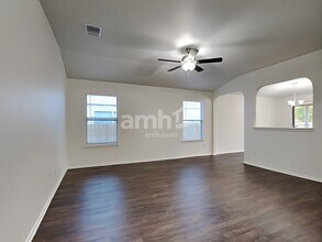 7427 Draco Leap in San Antonio, TX - Building Photo - Building Photo