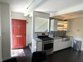 4040 Grand View Blvd, Unit 86 in Los Angeles, CA - Building Photo