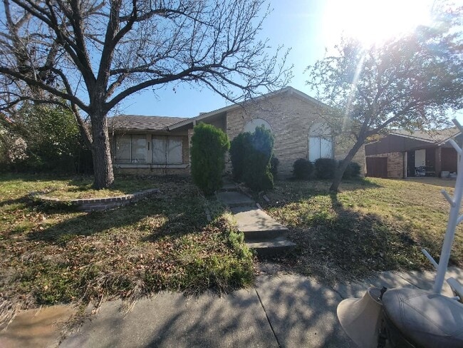 property at 2118 Cedarcrest Dr