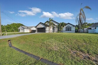 678 SW Pueblo Terrace in Port St. Lucie, FL - Building Photo - Building Photo