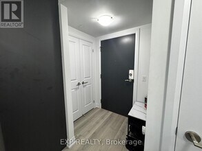 85-285 Attmar Dr in Brampton, ON - Building Photo - Building Photo