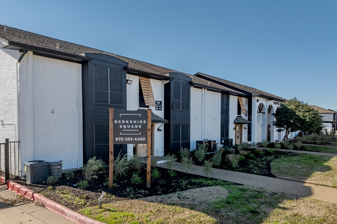 Berkshire Square in Dallas, TX - Building Photo