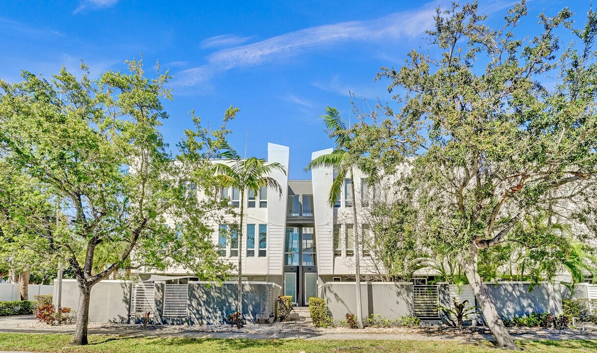 703 SE 16th Ct in Fort Lauderdale, FL - Foto de edificio