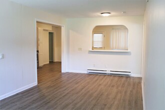 10 Belchertown Rd in Amherst, MA - Building Photo - Building Photo