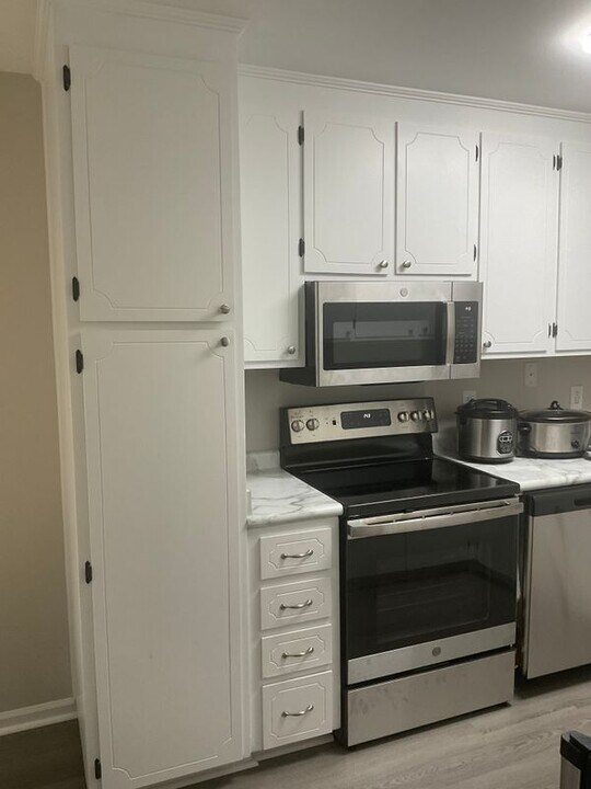 6157 Loch Laural Ln in Raleigh, NC - Building Photo