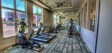 The Mezzanine at Freedom Apartments in Charlotte, NC - Foto de edificio - Building Photo