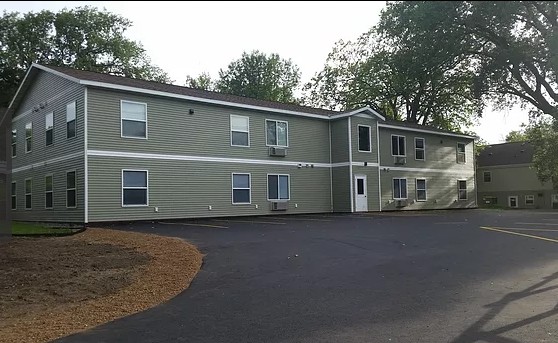 Lindenwood Apartments in Fergus Falls, MN - Building Photo