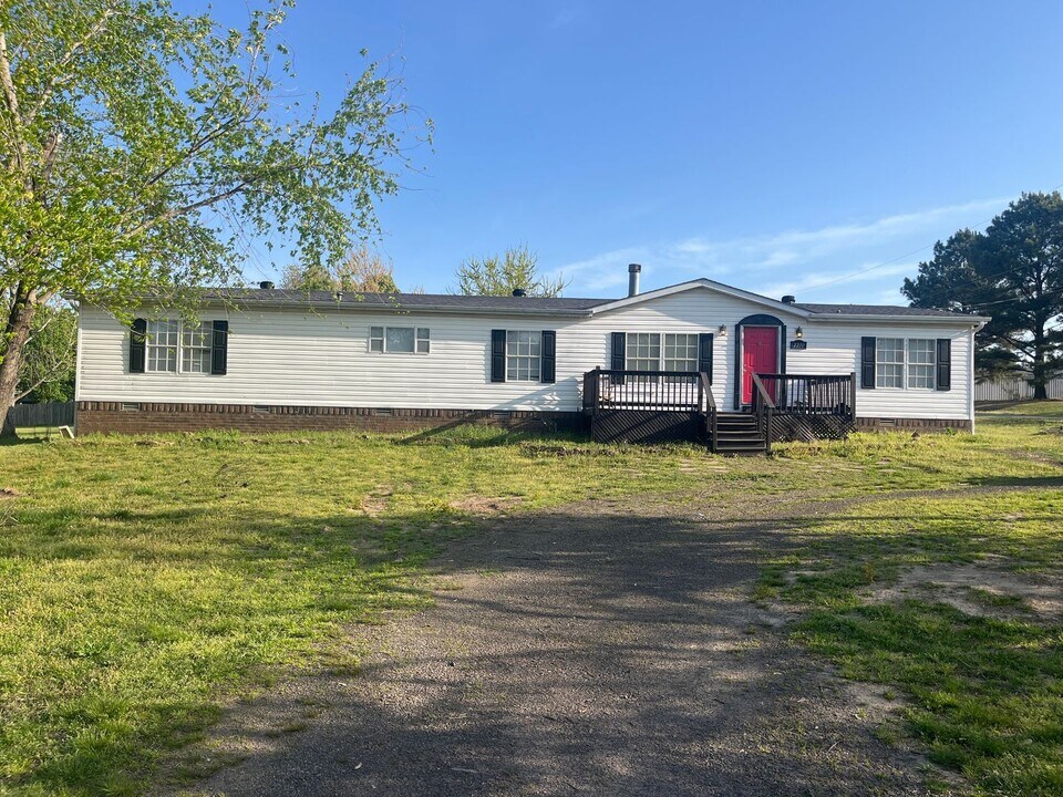 2270 Hudson Rd in Pottsville, AR - Building Photo