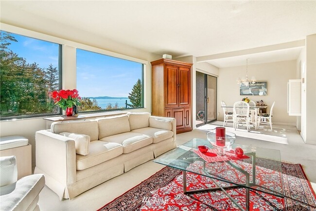 654 W Olympic Pl in Seattle, WA - Building Photo - Building Photo