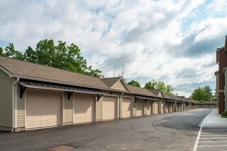 2 Rivers Run Dr in Niskayuna, NY - Foto de edificio - Building Photo