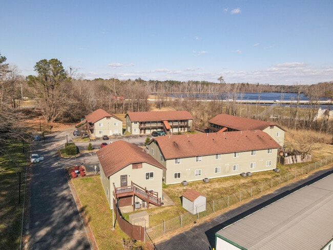 City Studio Apartments in Newport News, VA - Building Photo - Building Photo