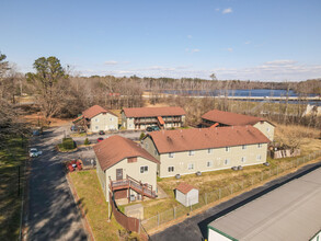 City Studio Apartments in Newport News, VA - Foto de edificio - Building Photo