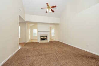 294 Davids Way in La Vergne, TN - Building Photo - Building Photo