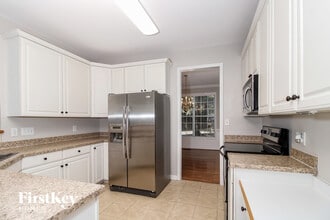 501 Willowview Dr in Greensboro, NC - Building Photo - Building Photo