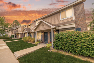 Clarion Park Apartments in Olathe, KS - Building Photo - Building Photo