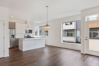 32742 Hemlock Ave SE in Black Diamond, WA - Building Photo - Building Photo