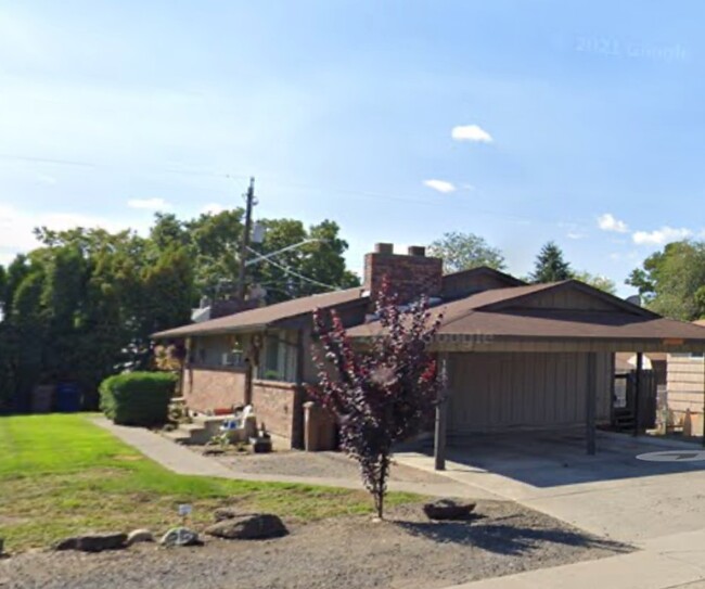 property at 1928 E Bridgeport Ave