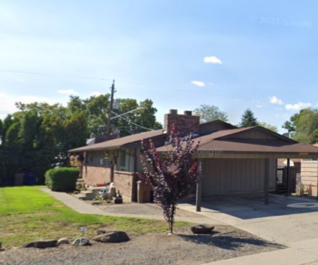 1928 E Bridgeport Ave in Spokane, WA - Foto de edificio - Building Photo