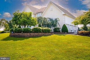 19 Meadowlark Dr in Plainsboro, NJ - Building Photo