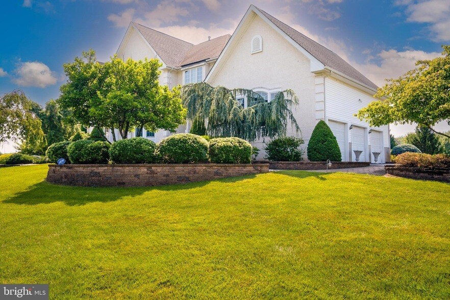 19 Meadowlark Dr in Plainsboro, NJ - Building Photo