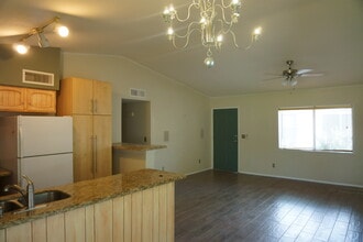 3304 S Parkside Dr in Tempe, AZ - Foto de edificio - Building Photo