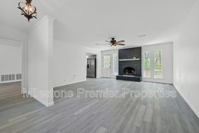 property at 2213 Ridgewood Dr