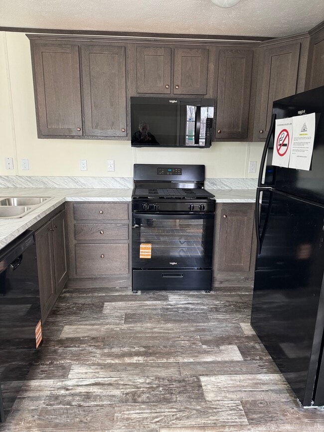 property at 7 Saratoga Dr