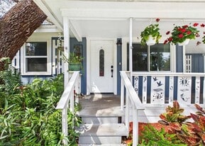 1990 Carolina Ave in Tarpon Springs, FL - Building Photo