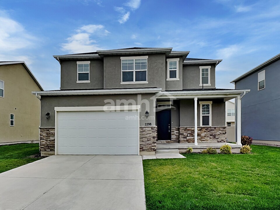 2298 E Wild Horse Way in Eagle Mountain, UT - Building Photo