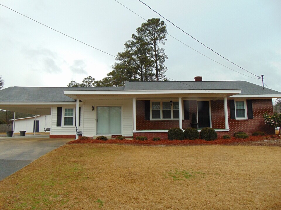 2121 N Berkeley Blvd in Goldsboro, NC - Building Photo